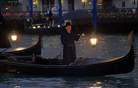 „Bântuind prin Veneția”, noul film cu Kenneth Branagh, e la cinema. Poirot investighează, într-un decor fascinant