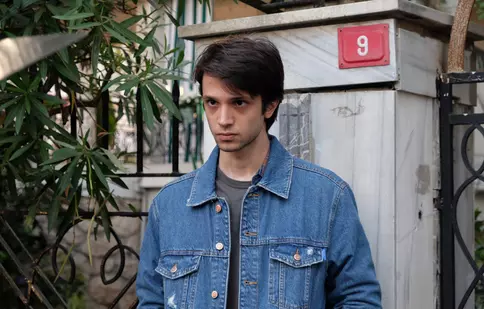 Cine este Arda Anarat, Çınar în serialul „Secrete de familie” de la Kanal D. A jucat și în „Suleyman Magnificul”