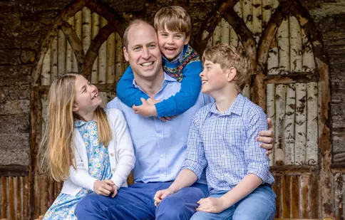 Kate Middleton a făcut publice noi imagini adorabile cu William și cei trei copii, de Ziua Tatălui: „Te iubim!”