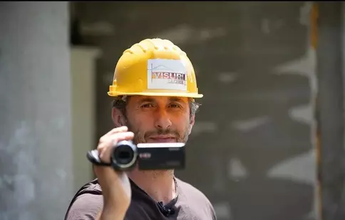 Dragoș Bucur și-a făcut casă la țară. „M-am hotărât să mă fac țăran, influențăran”. Primele imagini din noua casă