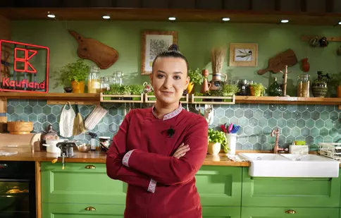 Roxana Blenche, gazda Hello Chef, e non-stop cu oalele pe foc. Cum își face ea vecinii „cei mai fericiți oameni din lume”. EXCLUSIV