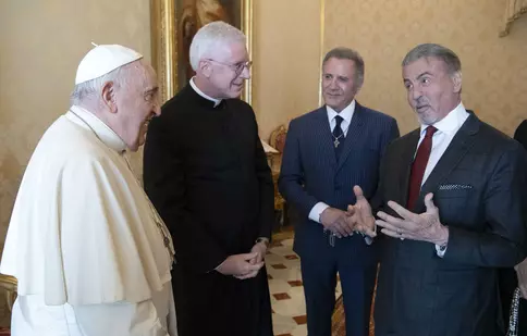 În vizită la Vatican! Sylvester Stallone, primit de Papa Francisc. „Pregătit? Boxăm!”