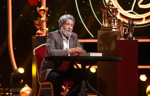 Ediție specială iRoast. Radu Pietreanu se transformă în Adrian Păunescu, pe scena iUmor