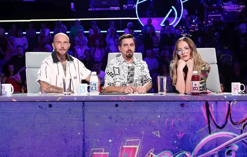 Delia Matache și Cosmin Natanticu joacă rolul pețitoarelor pentru Cătălin Bordea. Cum îl încurajează