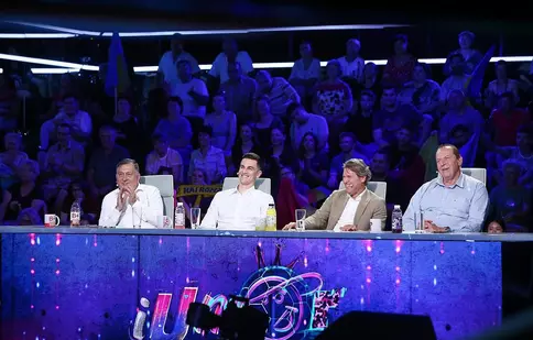 Ediție specială iRoast, înainte de partida România - Elveția. Florin Răducioiu, Helmuth Duckadam, Florin Gardoş şi Ion Crăciunescu, pe lista invitaților