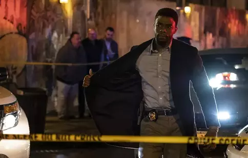 Filme la TV azi, 14 decembrie 2023: „21 de poduri”, „Visul împăratului”, „Războiul lui Connors”, „Man of Steel: Eroul”