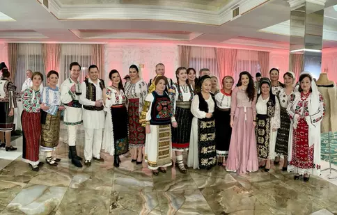 Program special pe TVR 3 de Revelion 2024. Petrecere cu cântec şi joc în noaptea dintre ani