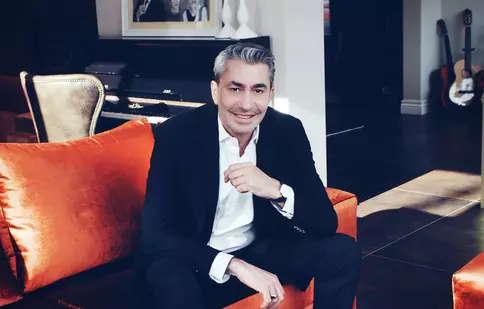 Erkan Petekkaya revine pe micile ecrane într-un serial la postul Acasă. Când începe „Acea fată”