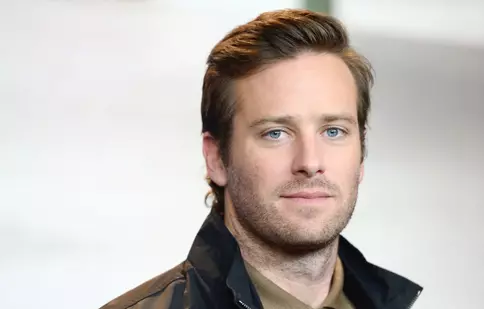 Armie Hammer revine pe ecrane, fiind distribuit deja în două filme. În ce pelicule îl vom vedea