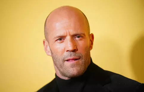 „Un bărbat de onoare”, noul film al lui Jason Statham, ajunge în cinematografe. Ce actori mai fac parte din distribuție