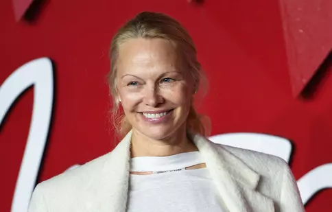 Pamela Anderson, o nouă apariție memorabilă. A atras toate privirile cu noua ei ținută 