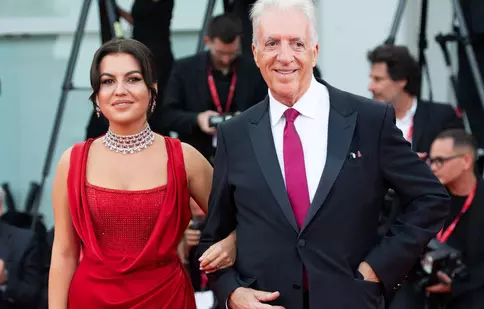 Romina și Piero Ferrari, în România pentru premiera filmului „Ferrari”. Soția miliardarului a întors toate privirile într-o ținută de 95 de euro