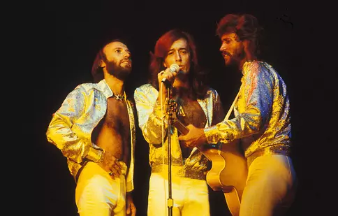 Ridley Scott va regiza filmul biografic despre Bee Gees. De ce povestea trupei are un drum lung în spate