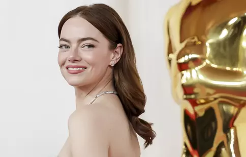 Imaginea cu Emma Stone la care nu se aștepta nimeni. În ce moment a surprins-o Charlize Theron la Premiile Oscar 2024