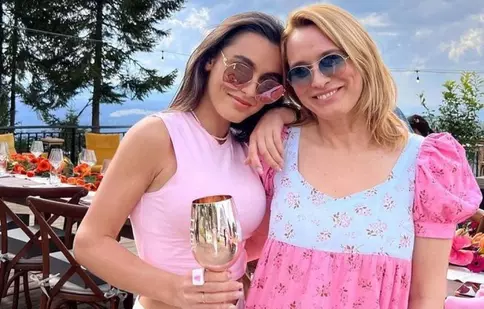Alexia Eram, surprinsă în timp ce dansa pe ritmuri de manele. Cum a reacționat Andreea Esca: „Face toți banii!”