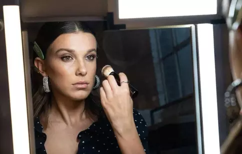 Millie Bobby Brown, strălucitoare pe covorul roșu la premiera „Damsel”. Viitorul socru, Jon Bon Jovi, a fost și el prezent