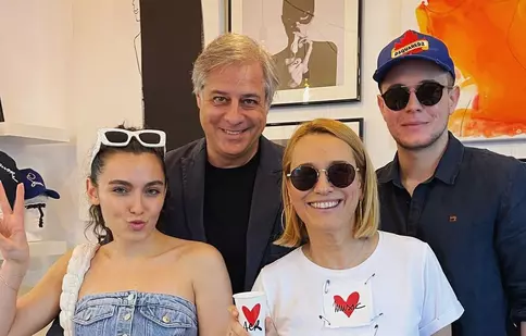 Alexandre Eram, soțul Andreei Esca, a împlinit 54 de ani. Ce surpriză i-au făcut Alexia și Aris la miezul nopții