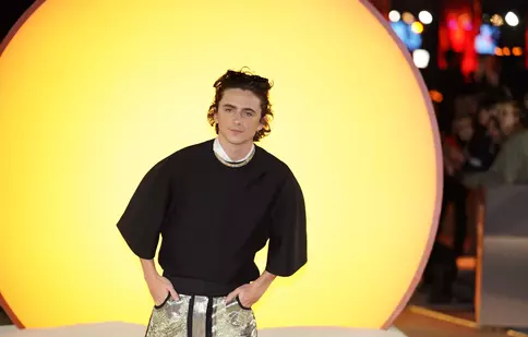 Cum se transformă Timothée Chalamet în Bob Dylan. Primele imagini de pe platourile de filmare