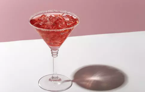 Cu ce se bea vodka? Iată câteva dintre cele mai îndrăgite combinații! 