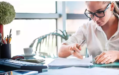 She's Next: femeile antreprenor pot câștiga sesiuni de mentorat, coaching și granturi de 10.000 euro