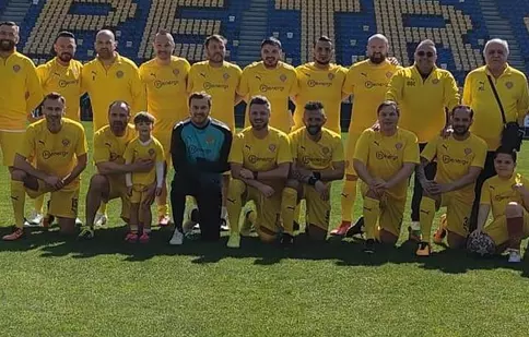 Artiști și fotbaliști celebri, într-un meci al prieteniei între România și Turcia, cu ocazia Zilei Naționale a Copilului sărbătorită în Republica Turcia pe 23 aprilie