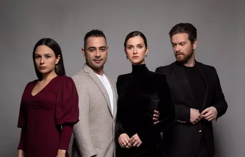 Serialul turcesc „Povești nespuse” începe în premieră la Happy Channel. Producția trece apoi pe Antena Play