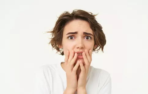 Dinți strâmbi? Când și cum știi că ai nevoie de aparat dentar