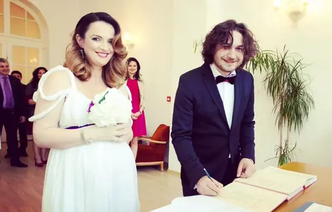 Florin Dumitrescu și soția lui, imagini emoționante de la cununia civilă. „Ne-am găsit și nu ne-am mai dat drumul”
