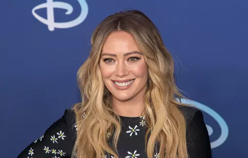 Hilary Duff va apărea în serialul „Pretty Ugly”, despre lumea concursurilor de frumusețe pentru copii. Cine se mai alătură distribuției