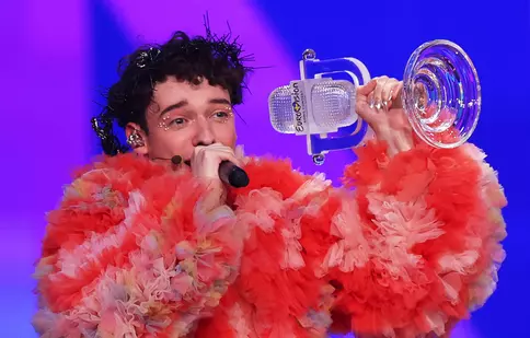 Cine este Nemo Mettler, câștigătorul Eurovision 2024. Artistul a distrus trofeul imediat după ce i-a fost înmânat