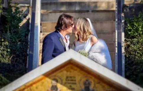 Octavia Geamănu şi Marian Ionescu s-au căsătorit religios. Primele imagini cu prezentatoarea în rochie de mireasă
