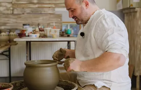 ROventura, 11 mai 2024. „Magicienii lutului” din Maramureș