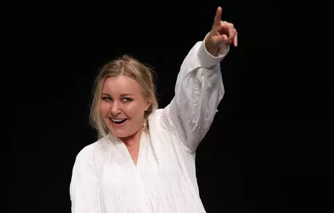 Teatru TNB: Tania Popa spune povestea Figurantei