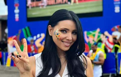 Corina Caragea, din nou în tribune, la meciul România – Slovacia de la EURO 2024. Ce pronostic a dat prezentatoarea Știrilor Pro TV din sport