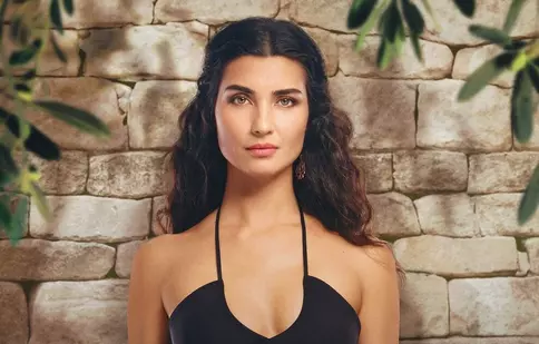 Tuba Büyüküstün, lecție de eleganță la Săptămâna Modei de la Paris. Ținuta care a atras privirea tuturor