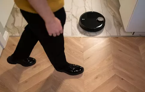 Integreaza aspiratorul robot in rutina saptamanala sau zilnica de intretinere a casei cu ajutorul tehnologiei
