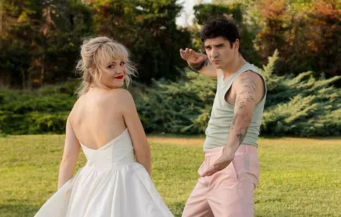 Alex Bogdan și Cătălina Mihai, imagini noi de la nunta lor nonconformistă. „Ziua-n care ne-a durut la banană cel mai tare”