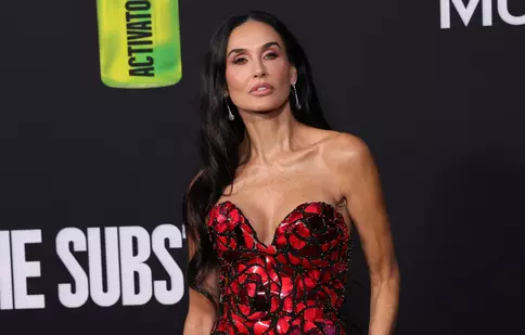 Demi Moore și fiicele ei, fermecătoare pe covorul roșu. Cum au apărut împreună la premiera filmului „The Substance”