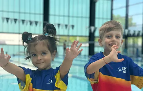 Înotul la Swimming Team și viața sedentară: 5 beneficii pentru corp și minte