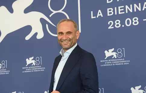 Ce ne-a povestit Adrian Văncică despre bucuria de-a juca în „Anul Nou care n-a fost”. „În film sunt multe momente care sunt colosale”. EXCLUSIV