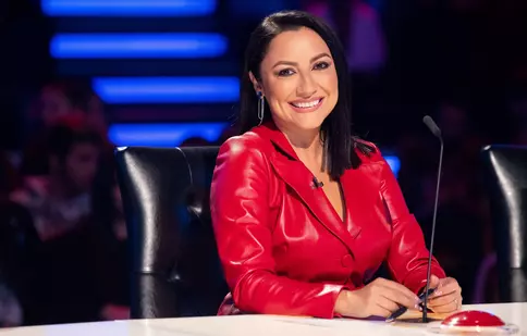 Andra, imagini din culisele noului sezon „Românii au talent”. Artista a apărut la masa juriului cu un decolteu abisal