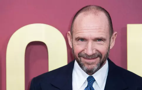 Thrillerul „Conclav” ajunge curând în cinematografe. Ralph Fiennes are rolul principal. Dată de lansare, poveste, trailer