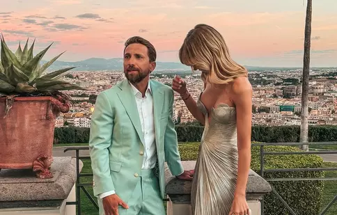 Dani Oțil și Gabriela Prisăcariu, apariție de film la o nuntă în Roma. Au atras toate privirile cu ținutele lor