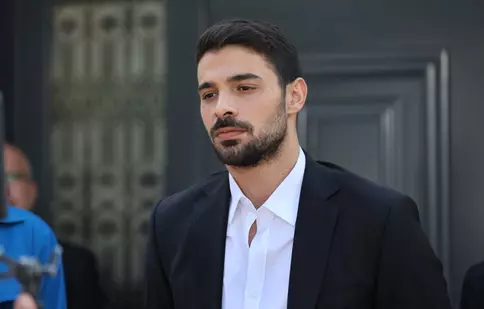 „Inimă rebelă”, episodul din 9 octombrie 2024. Yaman și-a amintit că a fost ținut în pivnița casei frumoasei Rüya