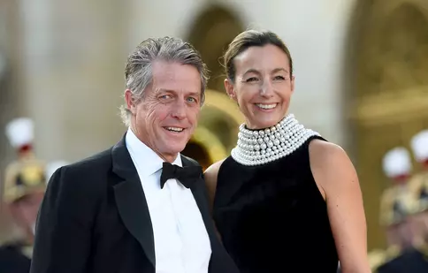 Hugh Grant și soția sa, Anna Eberstein, apariție publică rară. În ce ipostaze tandre au fost surprinși