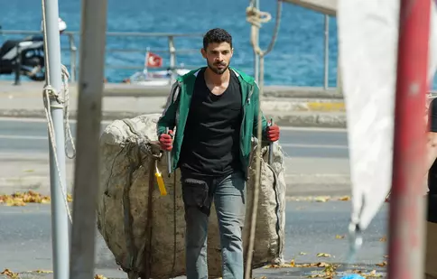 „Inimă rebelă” are premiera astăzi, la Kanal D. Ce se întâmplă în primul episod al serialului turcesc cu Halit Ozgur Sari și Simay Barlas