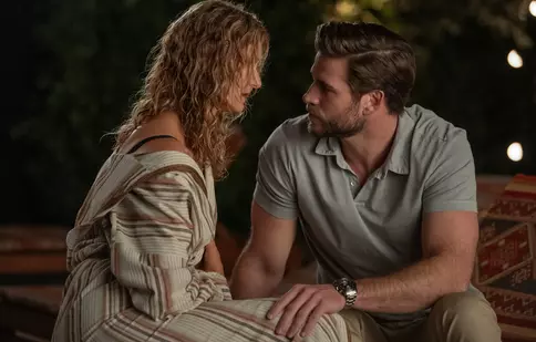 Iubire în Maroc a spart topurile Netflix. Ce știm despre romanticul film cu Laura Dern și Liam Hemsworth. Poveste, trailer