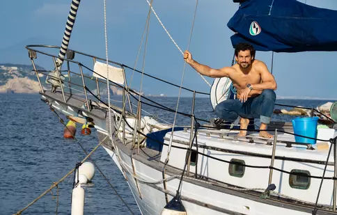 Ce știm despre miniseria „Dragoste înșelătoare”, lansată de Netflix. Giacomo Gianniotti, Andrew DeLuca din „Anatomia lui Grey”, are rolul principal