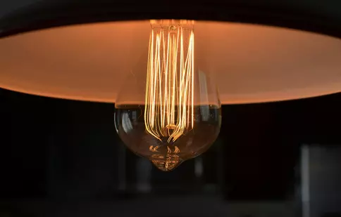 Ghidul Complet pentru Iluminarea Modernă a Casei Tale cu Lustrele LED