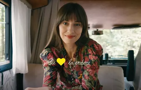 Dana Rogoz, gazda podcastului Cu Inima la Vedere, filmat chiar în rulota ei. Cine este primul invitat al actriței